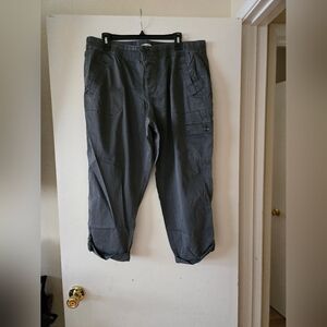 Sonoma Women's Gray Capri Cargo Pant Wuth Button Detail